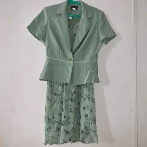 🐦 - Suits Us sz 9/10 Sage Green Floral Dress Set